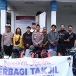 Kapolres Belitung Bersama Komunitas Motor Berbagi Takjil Di Bundaran Satam