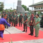 Prajurit Korem 045/Gaya Menerima Pengarahan KASAD