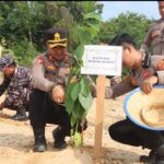 Dalam Rangka HUT Bhayangkara ke-79, Polres Bangka Barat Tanam 500 Pohon di Eks Tambang Belakang Graha Aparatur