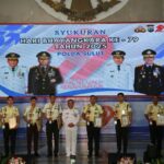 Kapolda Sulut Berikan Penghargaan kepada Personel Berprestasi di Ajang Nasional dan Perlombaan Sambut Hari Bhayangkara ke-79