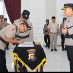 Kapolresta Jambi Pimpin Upacara penyerahan Tugas dan Tanggung Jawab Tiga Pejabat Utama Polresta Jambi