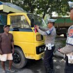 Polres Belitung Bagikan Bendera Merah Putih Sambut HUT RI ke-80, Wujudkan Nasionalisme di Tengah Masyarakat