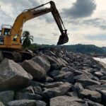 Balai Wilayah Sungai Sulawesi 1 “Progres Pembangunan Pengamanan Pantai Amurang Sesuai Spesifikasi”