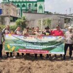 Kapolsek Ciomas Bersama Personel Polsek Laksanakan Penanaman Jagung Hibrida Dukung Program Pemerintah Kuartal IV Tahun 2025