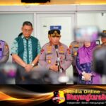 Kapolri Listyo Sigit Kunjungi Korban Ledakan SMAN 72 di RSI Cempaka Putih